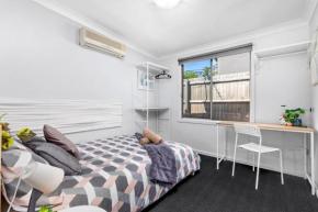 Boutique Private Rm 7 Min Walk to Sydney Domestic Airporta - SHAREHOUSE
